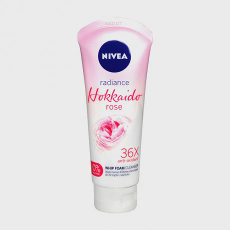 Sữa rửa mặt tạo bọt chiết xuất hoa hồng Nivea Radiance Hokkaido Rose (Tuýp 100ml)